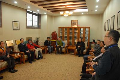 香港書畫藝術(shù)家赴交大博物館訪問(wèn)交流 以筆墨架起文化橋梁